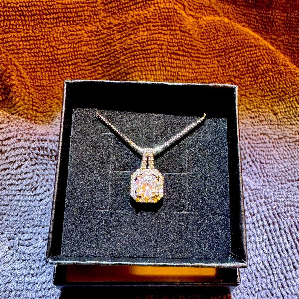 Brand new sterling silver necklace